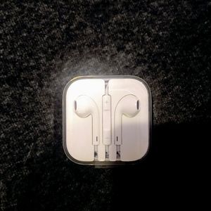 AUTHENTIC WIRED APPLE HEADPHONES